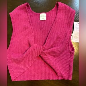 NWT crop top color fuschia size medium